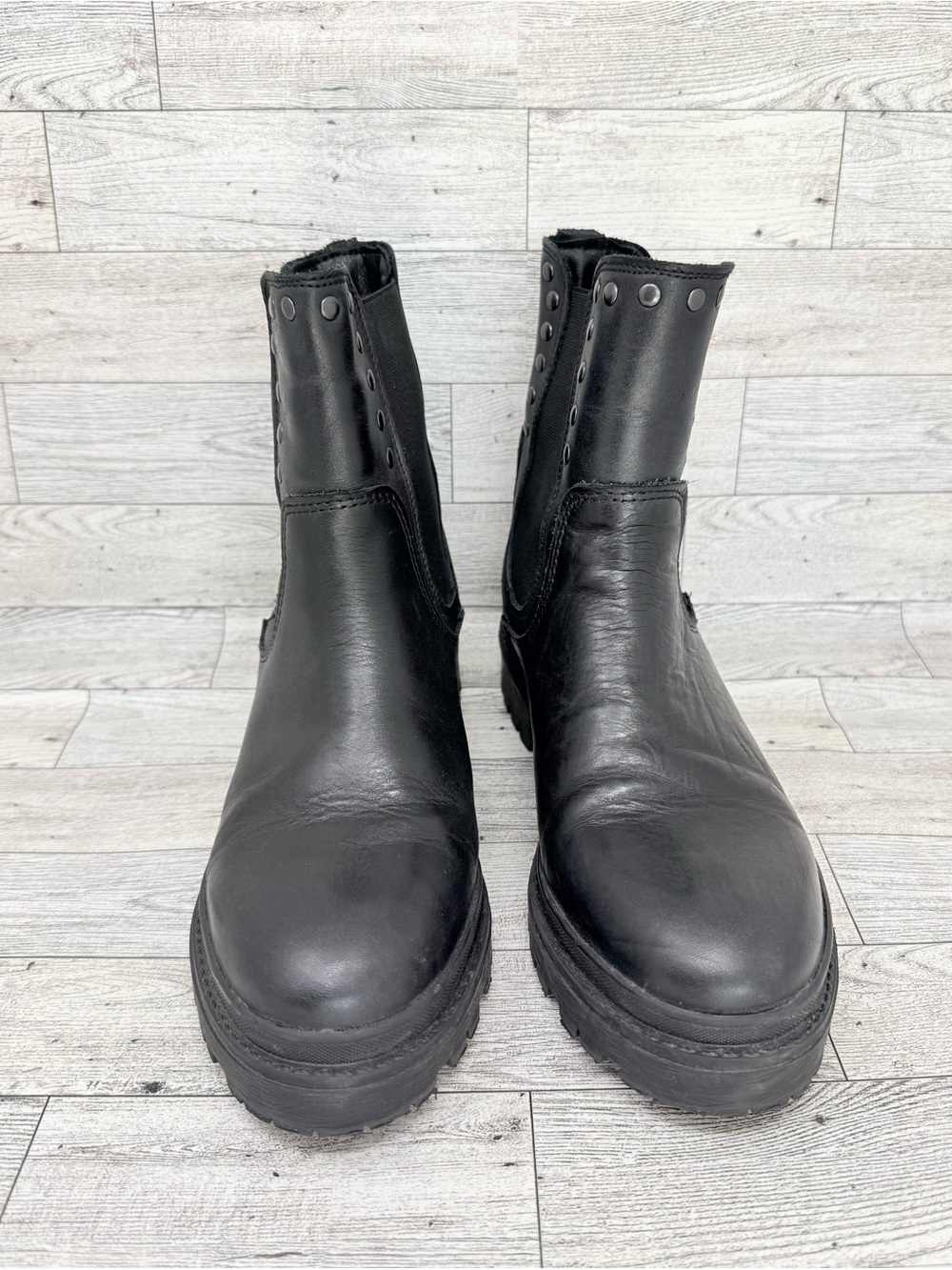 Black Leather Chelsea Boots with Stud Accents Sz 40/9-9.5 Woman’s - Picture 4 of 8